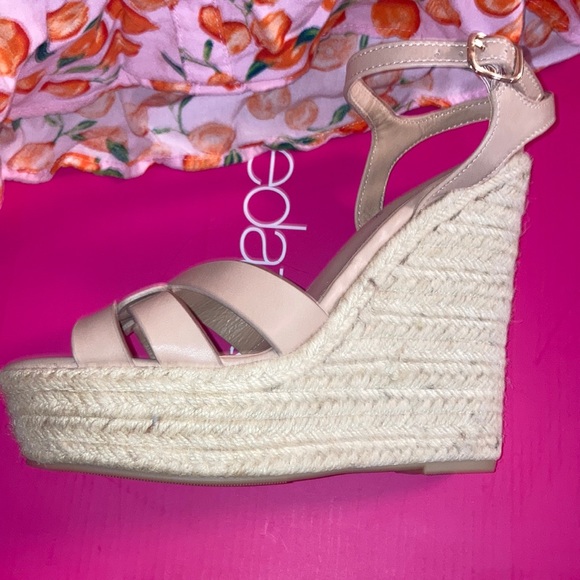 Cream Wedges size 7.5, lightly used - Picture 2 of 9